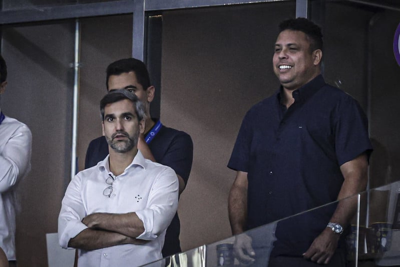 Ronaldo Fen&ocirc;meno, Gabriel Lima e Pedro Martins, diretores do Cruzeiro, no Mineir&atilde;o