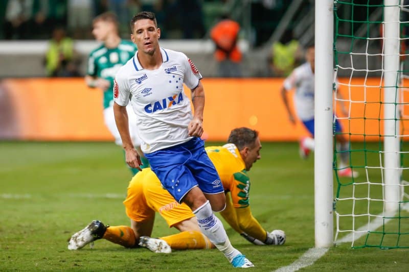 Thiago Neves abriu o placar da partida entre Palmeiras e Cruzeiro