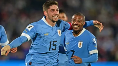 De La Cruz marca dois e Uruguai passeia diante do Chile pelas Eliminat&oacute;rias