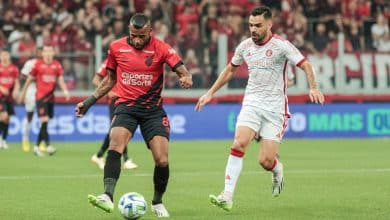 Athletico-PR marca no fim, vence reservas do Internacional e vai ao G6