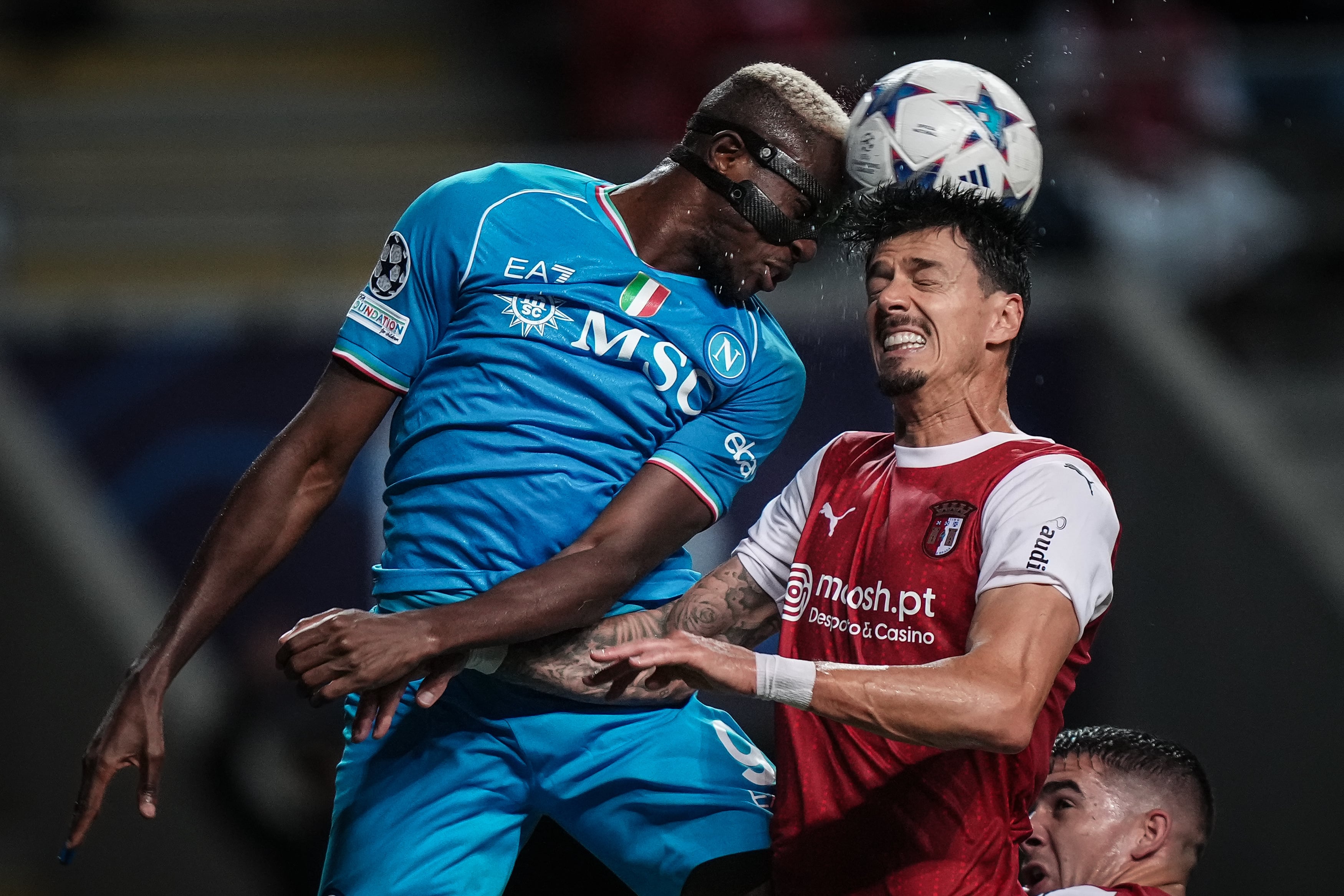 Napoli mostrou sua for&ccedil;a, bateu o Braga em Portugal e come&ccedil;ou a Champions com vit&oacute;ria