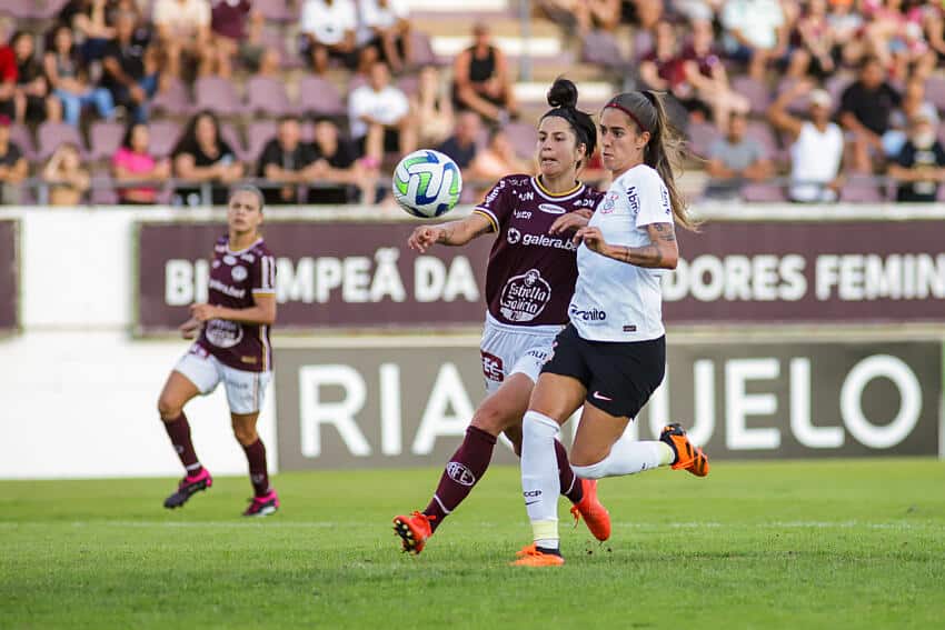 Corinthians e Ferrovi&aacute;ria empatam na ida da final e Brasileiro ser&aacute; decidido em Itaquera