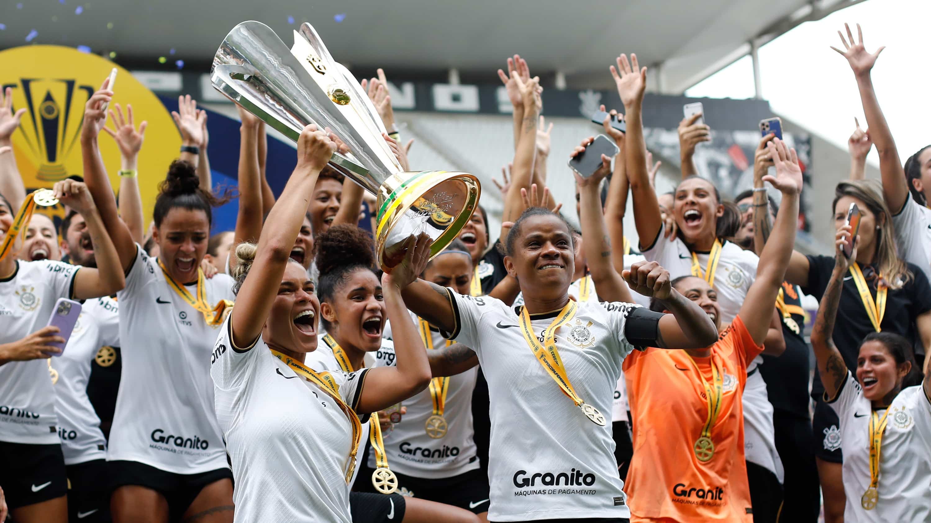 Em 2023, Corinthians j&aacute; levantou a ta&ccedil;a da Supercopa do Brasil (Foto: Rodrigo Gazzanel / Ag. Corinthians)