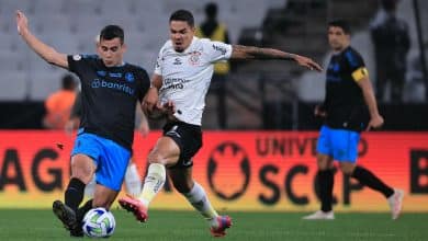 Corinthians e Gr&ecirc;mio vivem montanha russa de emo&ccedil;&otilde;es em empate de oito gols em Itaquera