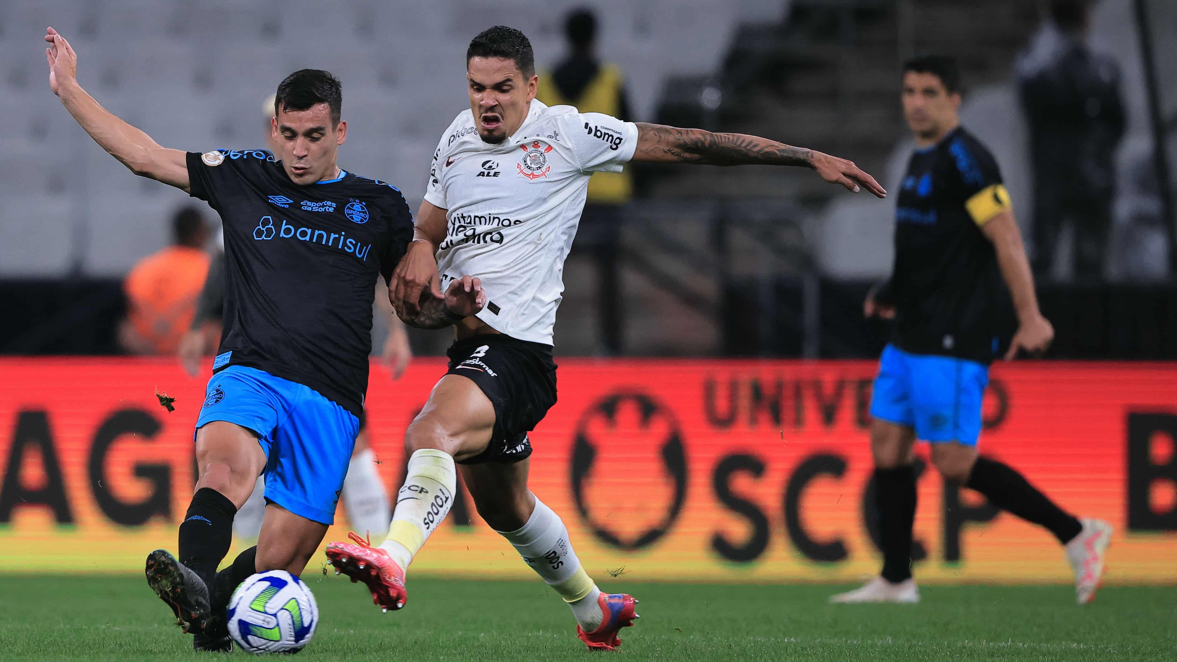 Corinthians e Gr&ecirc;mio vivem montanha russa de emo&ccedil;&otilde;es em empate de oito gols em Itaquera
