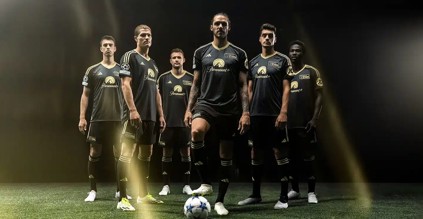 O Union Berlim lan&ccedil;ou um verdadeiro traje de gala para usar na Champions