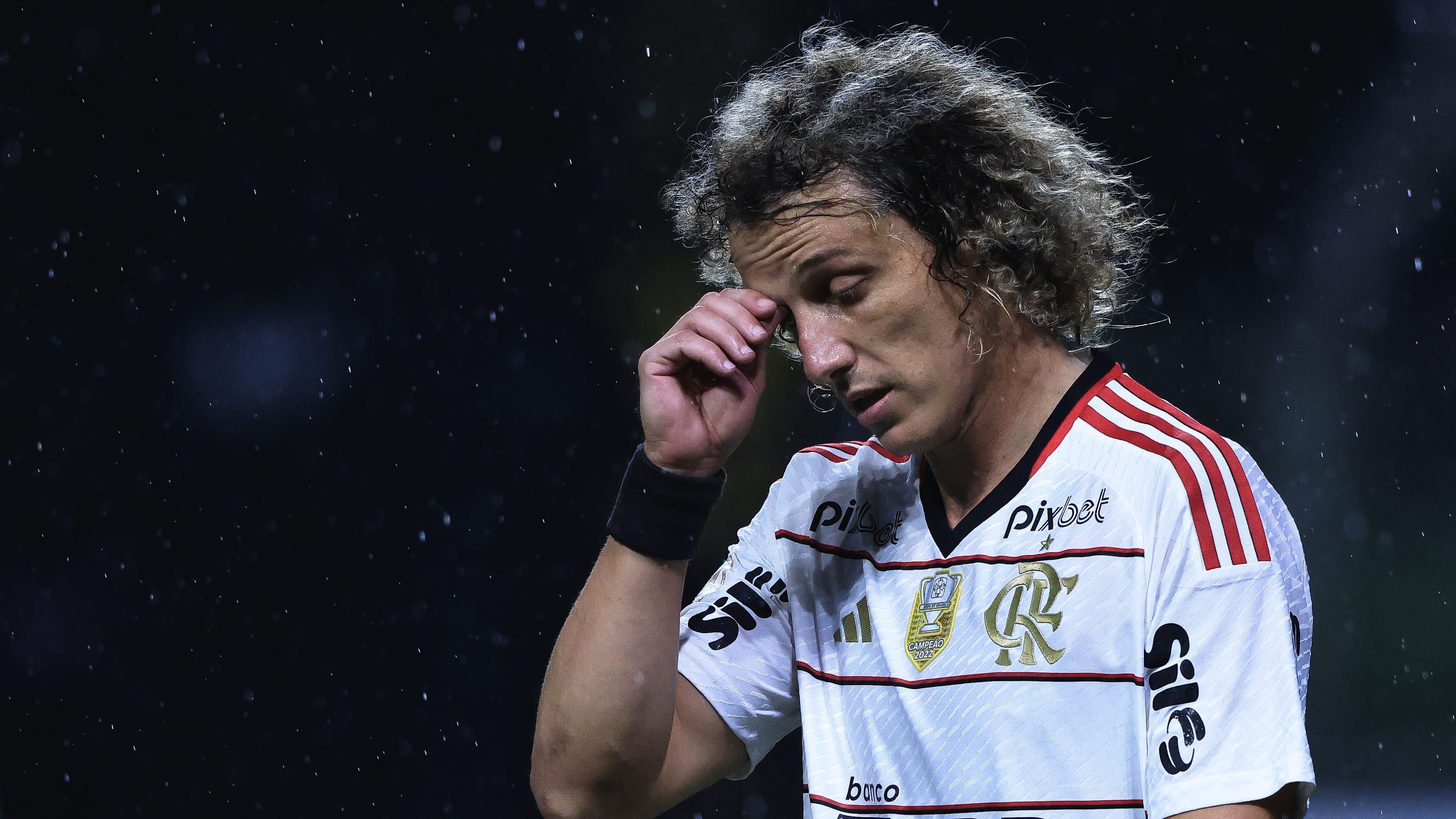 Mesmo com cl&aacute;usula, renova&ccedil;&atilde;o de David Luiz depende de papo reto com o Flamengo