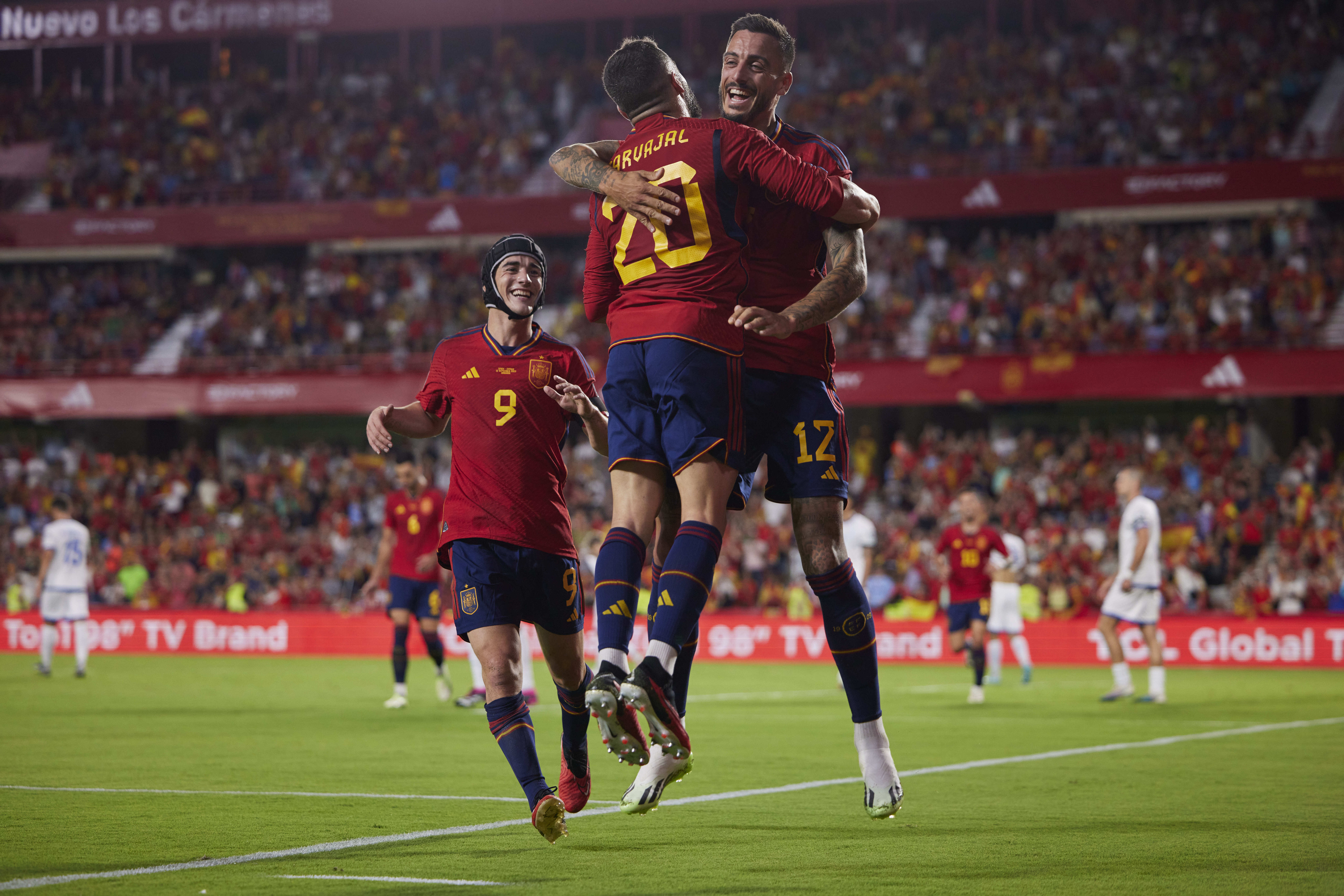 Em ritmo de treino, Espanha goleia Chipre e segue na ca&ccedil;a da l&iacute;der Esc&oacute;cia