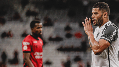 Hulk estava pr&oacute;ximo de provar ser perseguido, mas chutou o balde com cart&atilde;o infantil