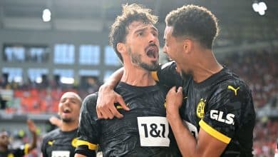 Dortmund d&aacute; sinal de for&ccedil;a e sai do buraco para vencer o Freiburg fora de casa