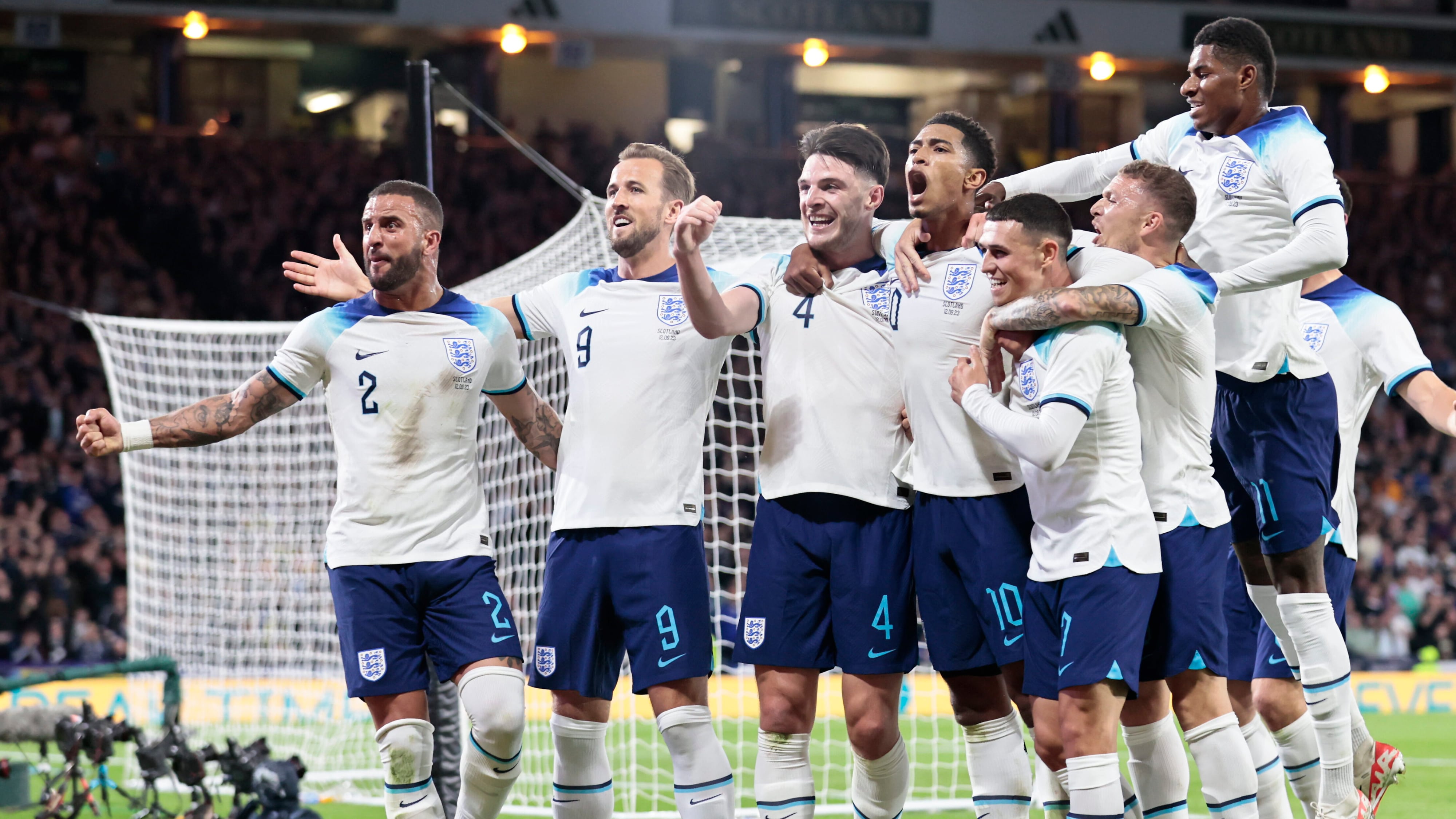 Inglaterra bate a Esc&oacute;cia na comemora&ccedil;&atilde;o dos 150 anos do primeiro jogo de sele&ccedil;&otilde;es