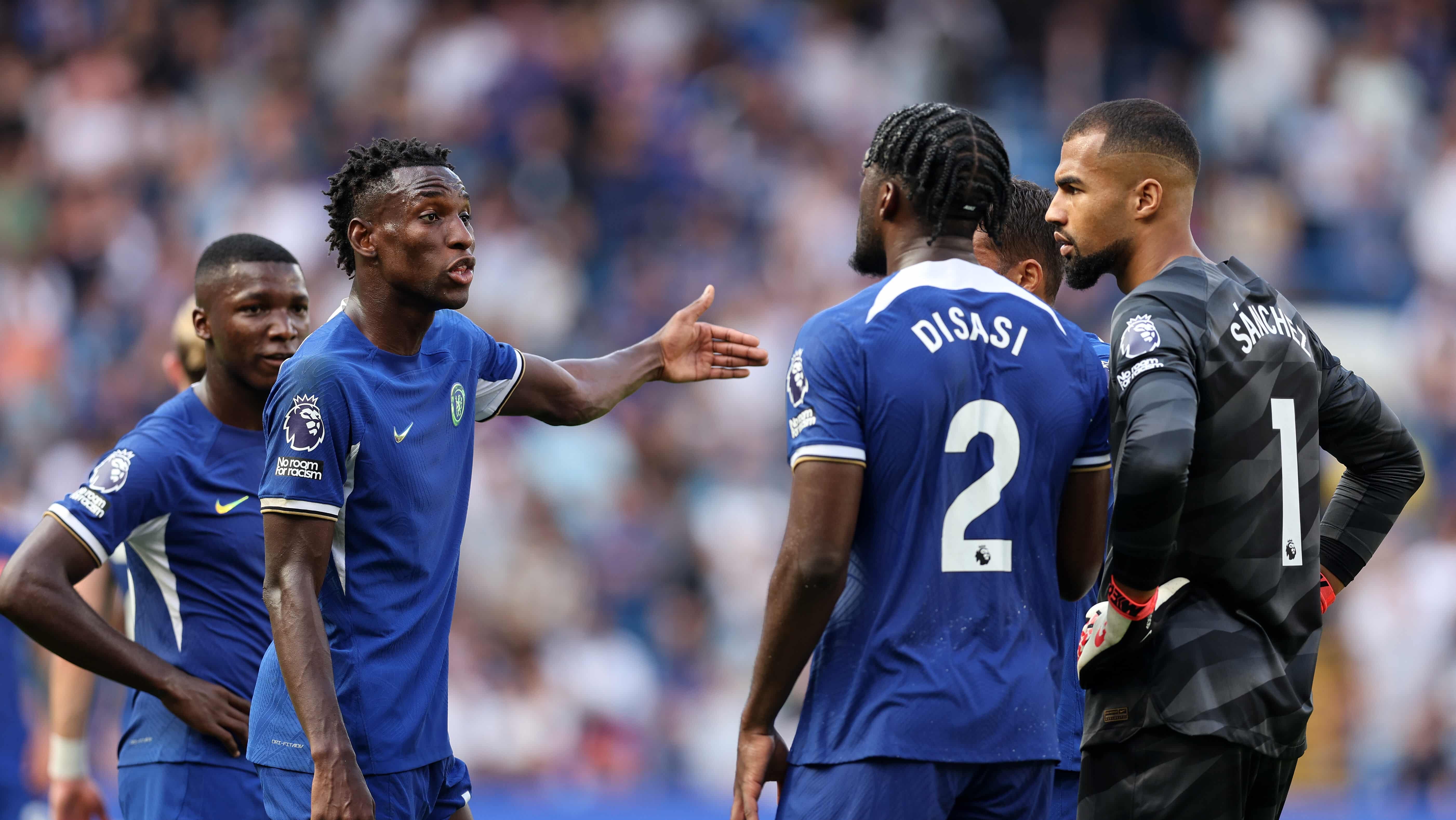 O que explica o in&iacute;cio ruim do Chelsea ap&oacute;s tantas contrata&ccedil;&otilde;es?