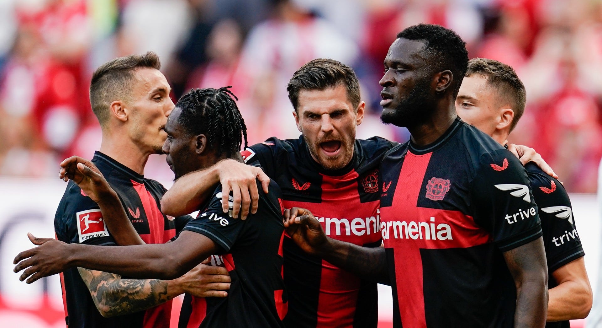 O Leverkusen continua voando baixo e venceu mais uma para se manter no topo