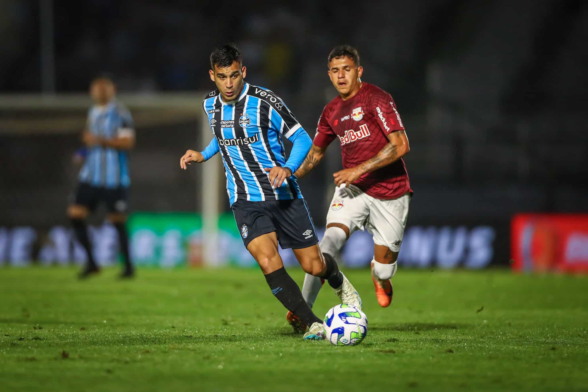 Gr&ecirc;mio &eacute; presa f&aacute;cil para o Bragantino e mant&eacute;m sina fora de casa