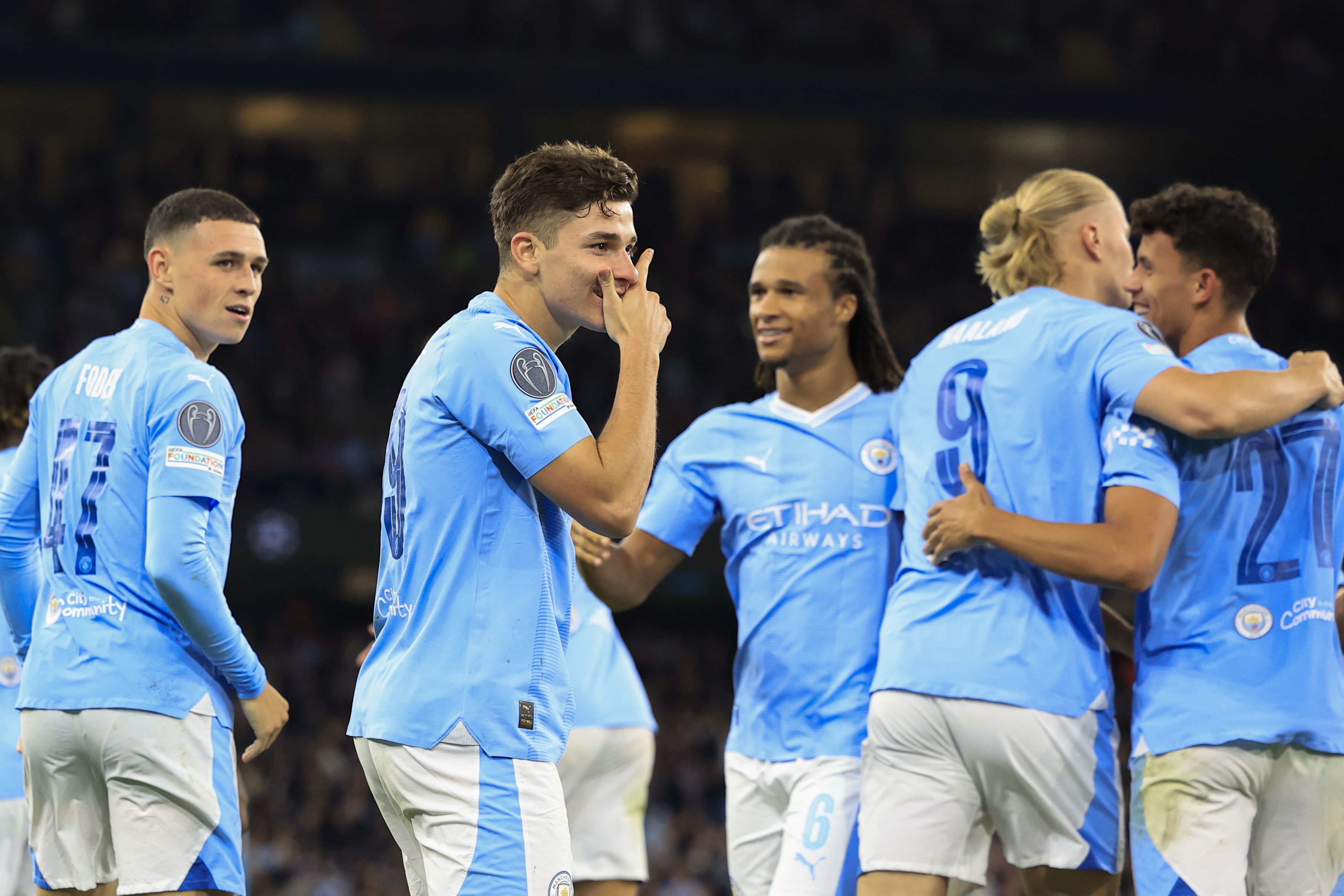Manchester City leva susto, mas vira sobre o Estrela Vermelha e estreia com vit&oacute;ria na Champions