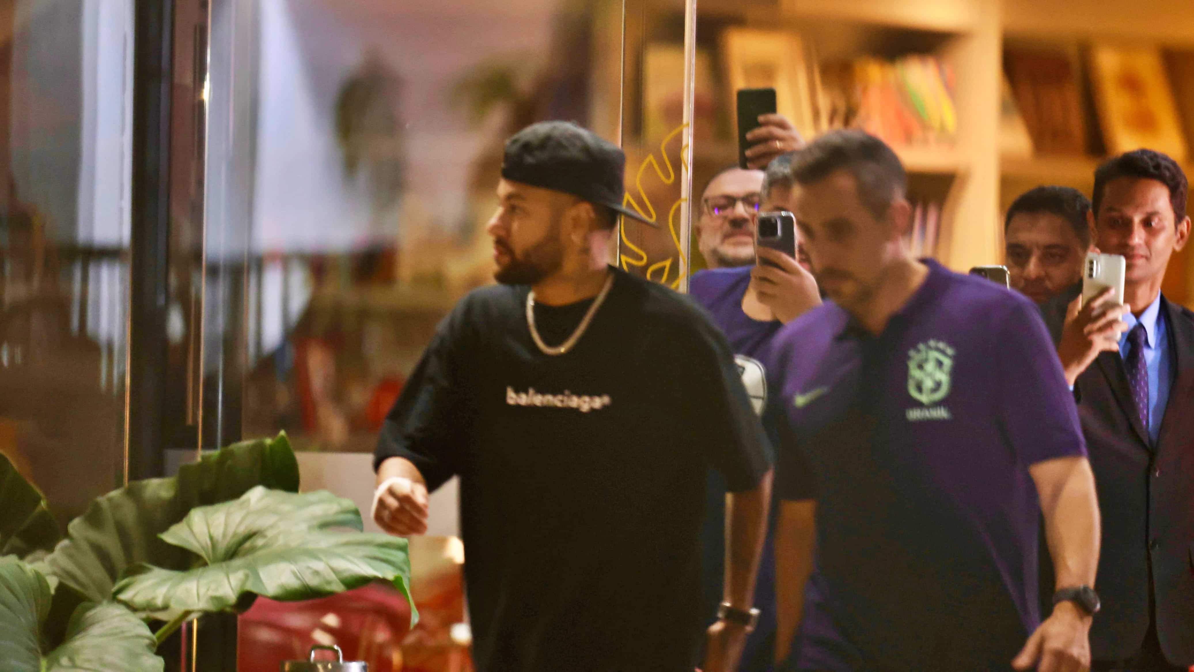 De Europa e Ar&aacute;bia para os bra&ccedil;os do povo: Sele&ccedil;&atilde;o chega a Bel&eacute;m com alvoro&ccedil;o por Neymar