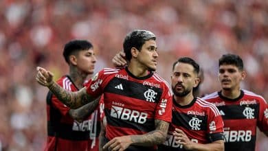 Flamengo vence o Bahia sem brilho e com protestos da torcida no Maracan&atilde;