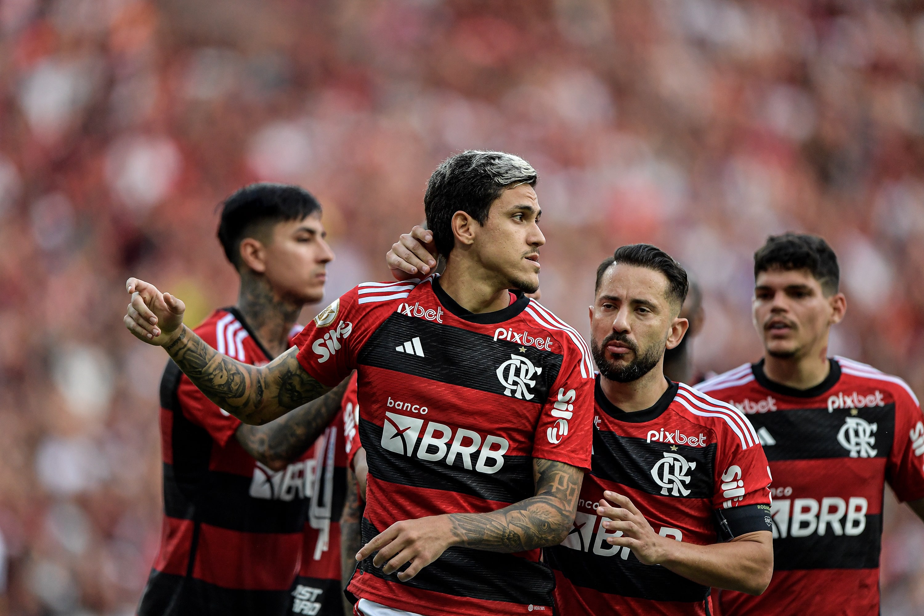 Flamengo vence o Bahia sem brilho e com protestos da torcida no Maracan&atilde;