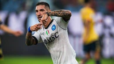 Napoli reage e tem gola&ccedil;o de Politano, mas trope&ccedil;a contra o Genoa