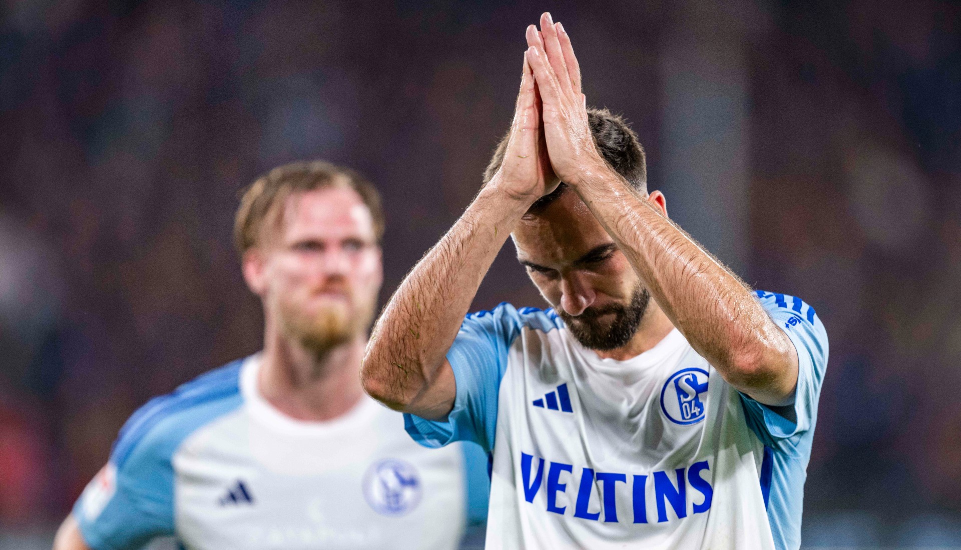 O Schalke vive uma crise tremenda na segundona e aparece na zona de rebaixamento