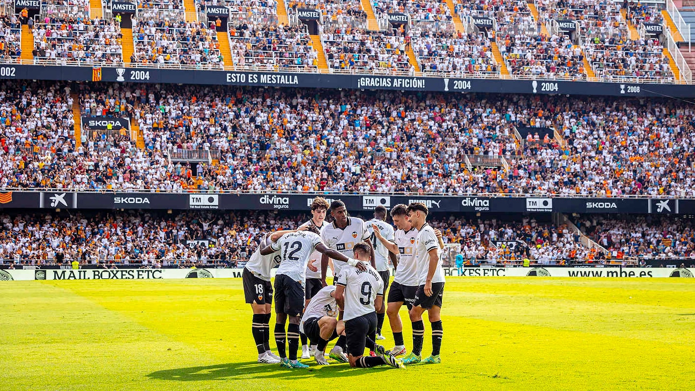 Valencia surpreende e derrota o embalado Atl&eacute;tico de Madrid com facilidade