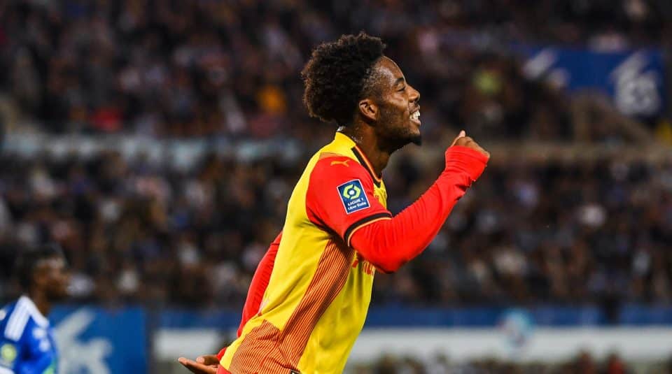 Elye Wahi causa expectativas no Lens e caprichou em seu primeiro gol pelo clube