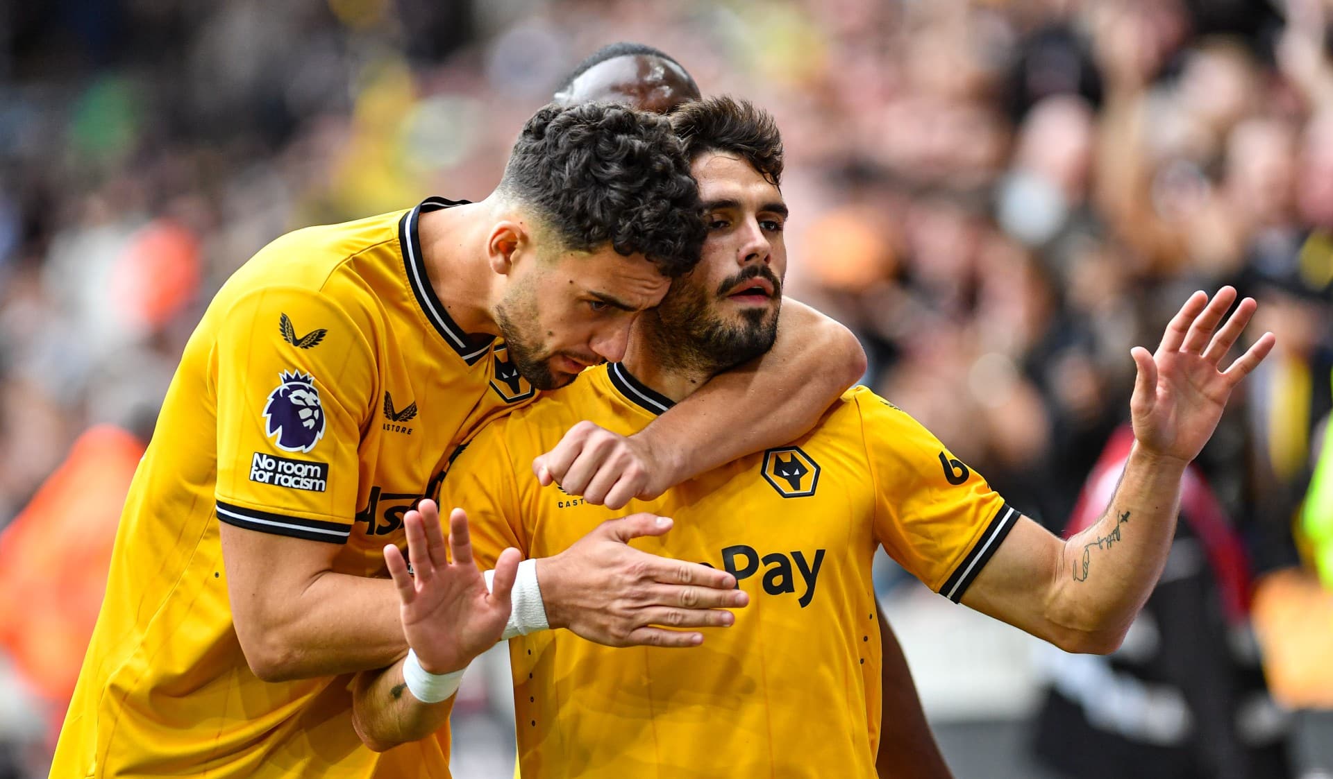O City esbarrou numa muralha humana e o Wolverhampton, milagroso, derrubou os invictos