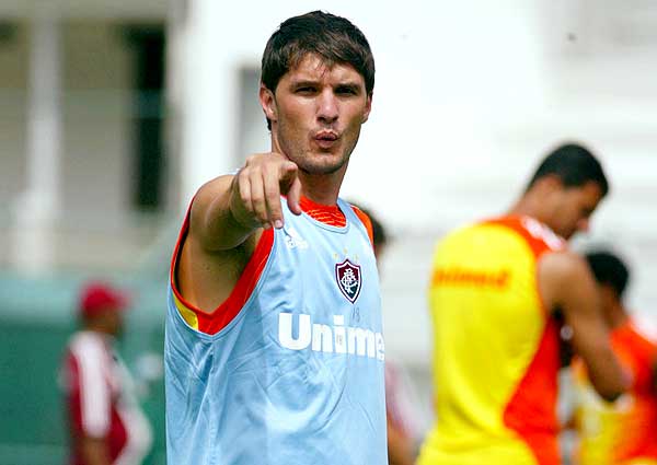 Gustavo Nery em treino pelo Fluminense em 2008 - Foto: Divulga&ccedil;&atilde;o/Fluminense