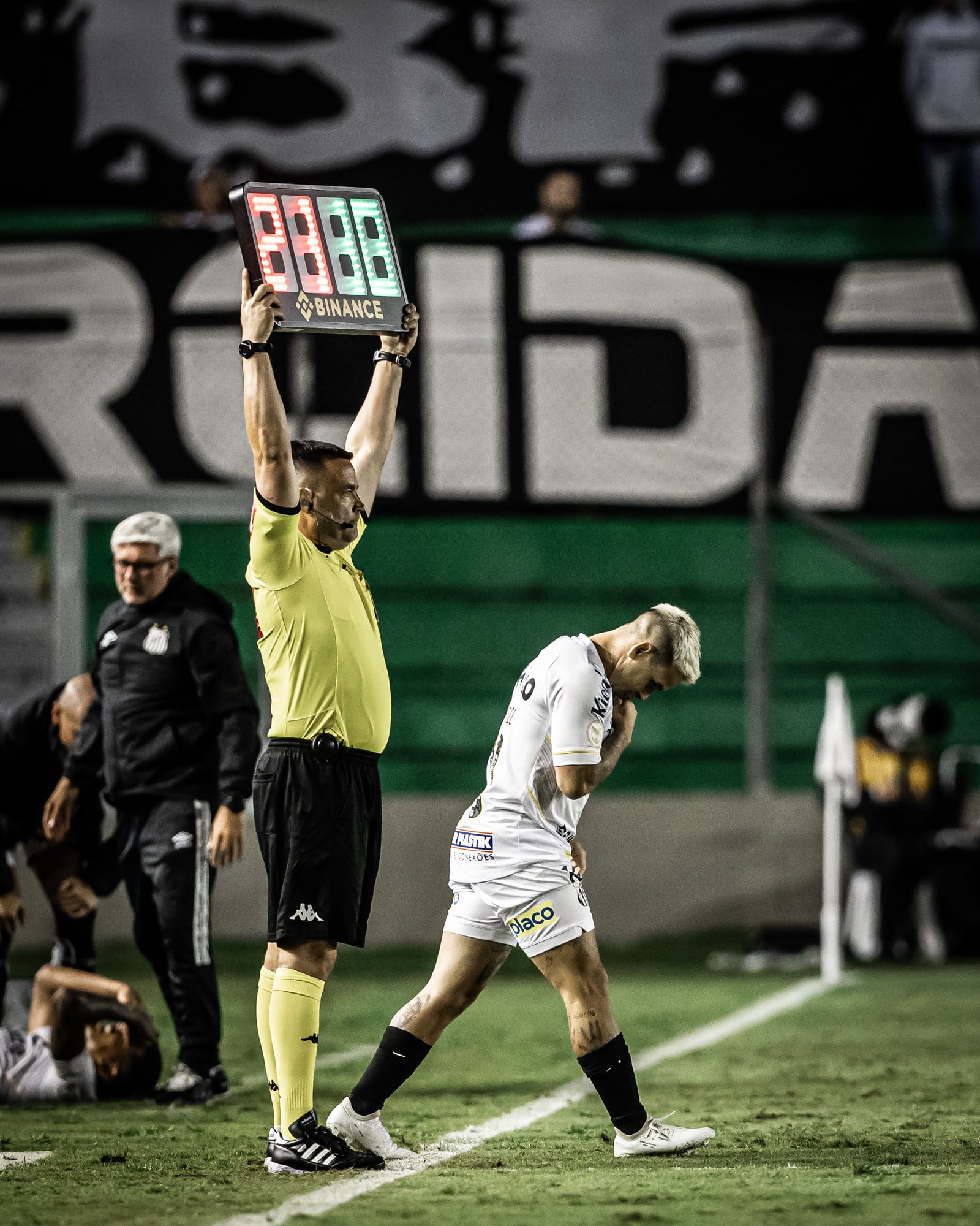 Ap&oacute;s show pela Venezuela, Soteldo est&aacute; voltando ao Brasil e pode refor&ccedil;ar o Santos contra RB Bragantino