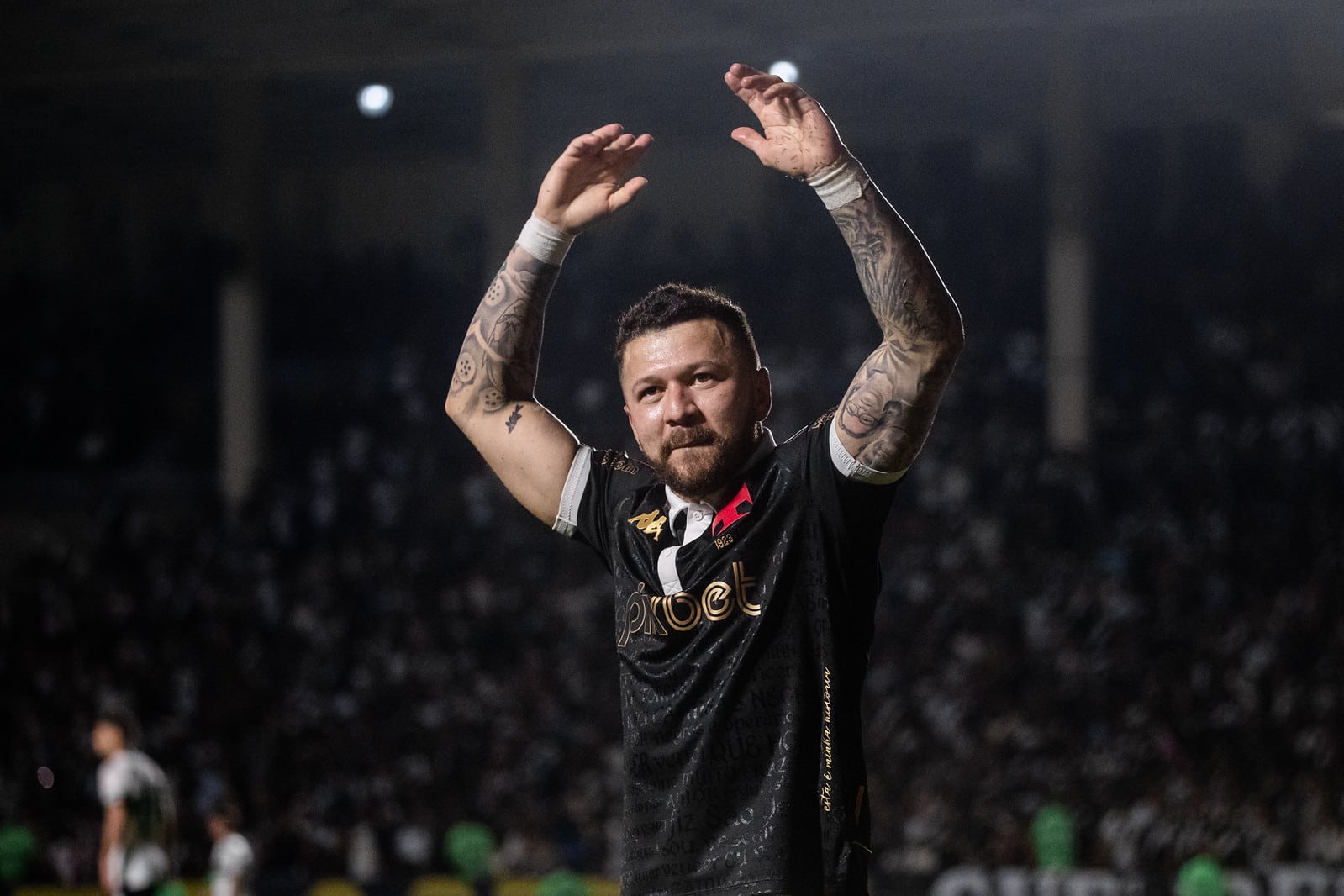 Vasco trabalha, ganha refor&ccedil;os internos e volta da Data Fifa pronto para n&atilde;o cair de novo