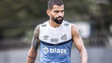 Febre de les&otilde;es da Data Fifa chega ao Santos e pode tirar Rinc&oacute;n de reta final do Brasileir&atilde;o