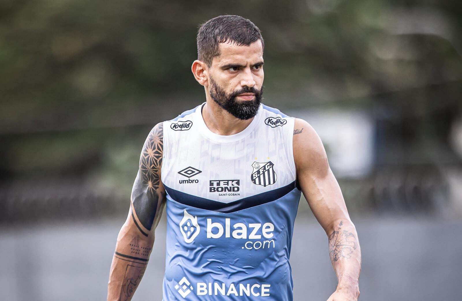 Febre de les&otilde;es da Data Fifa chega ao Santos e pode tirar Rinc&oacute;n de reta final do Brasileir&atilde;o