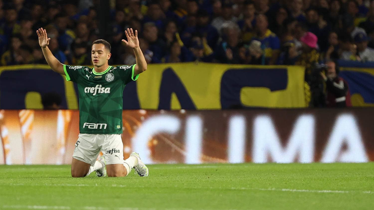 Mirando titularidade, Fabinho garante que Palmeiras superou queda na Libertadores