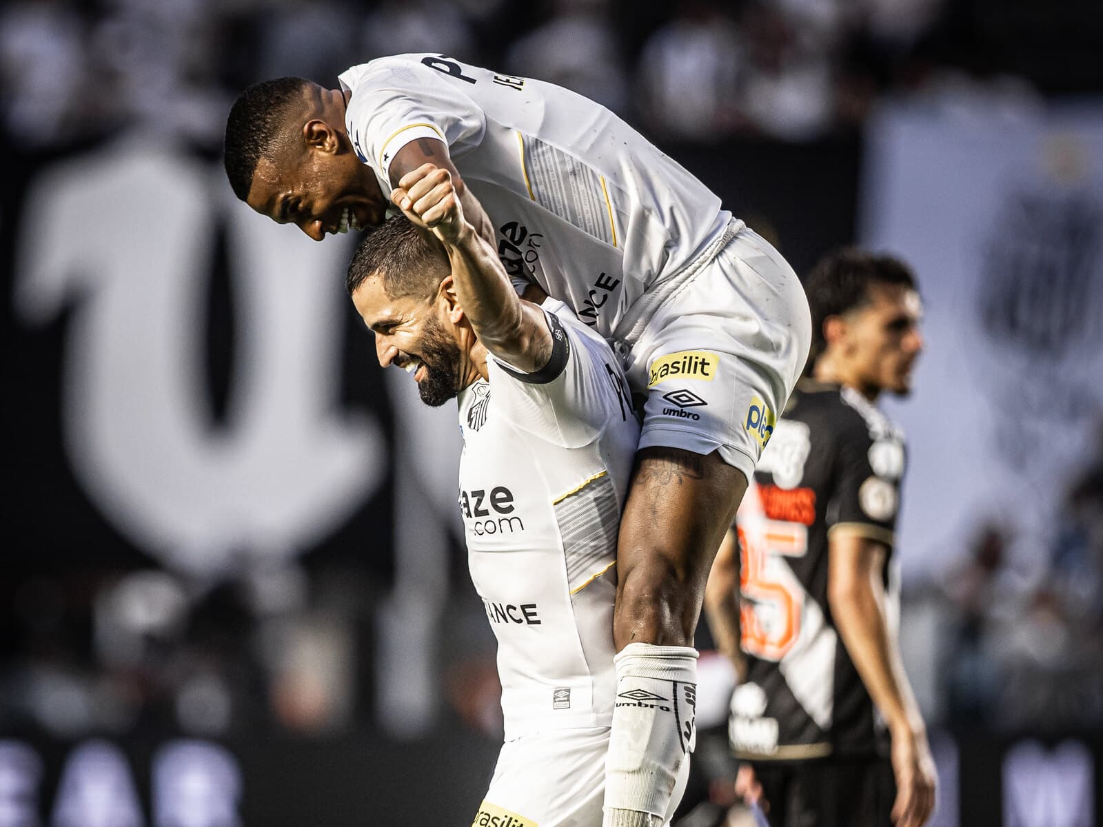 Santos: N&uacute;meros mostram que Tom&aacute;s Rinc&oacute;n e Jean Lucas mudaram o meio-campo de n&iacute;vel