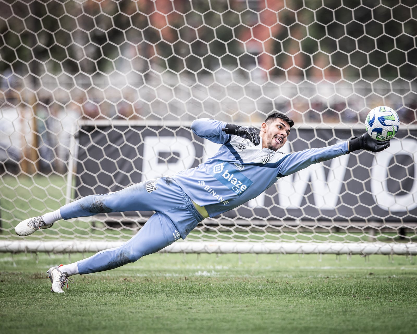 Para aumentar s&eacute;rie de vit&oacute;rias, Santos ter&aacute; que superar o &lsquo;chuta-chuta&rsquo; do encorpado Bragantino