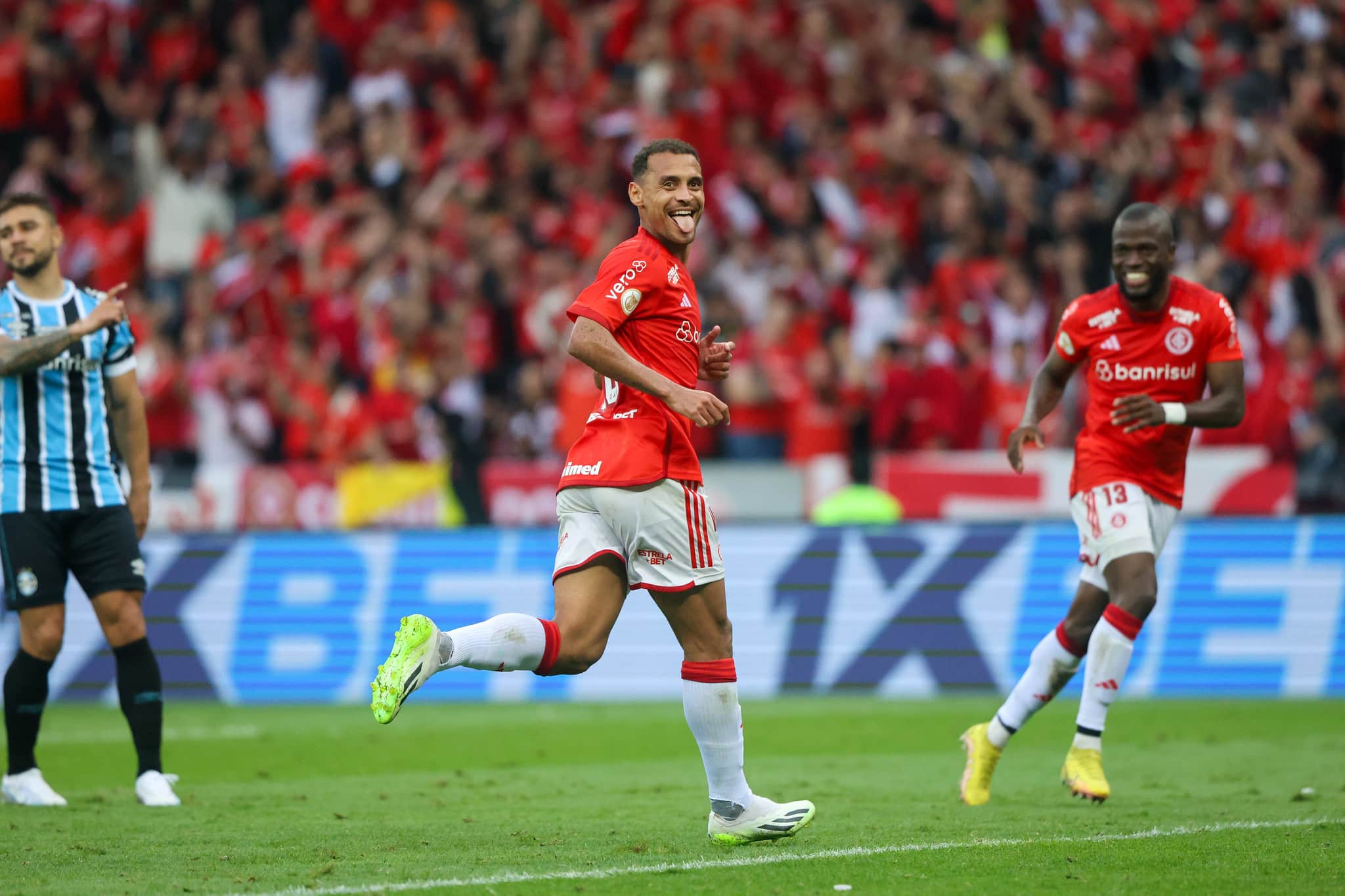 Alan Patrick desfilou diante de um Gr&ecirc;mio que cedeu generosos espa&ccedil;os em vit&oacute;ria do Internacional