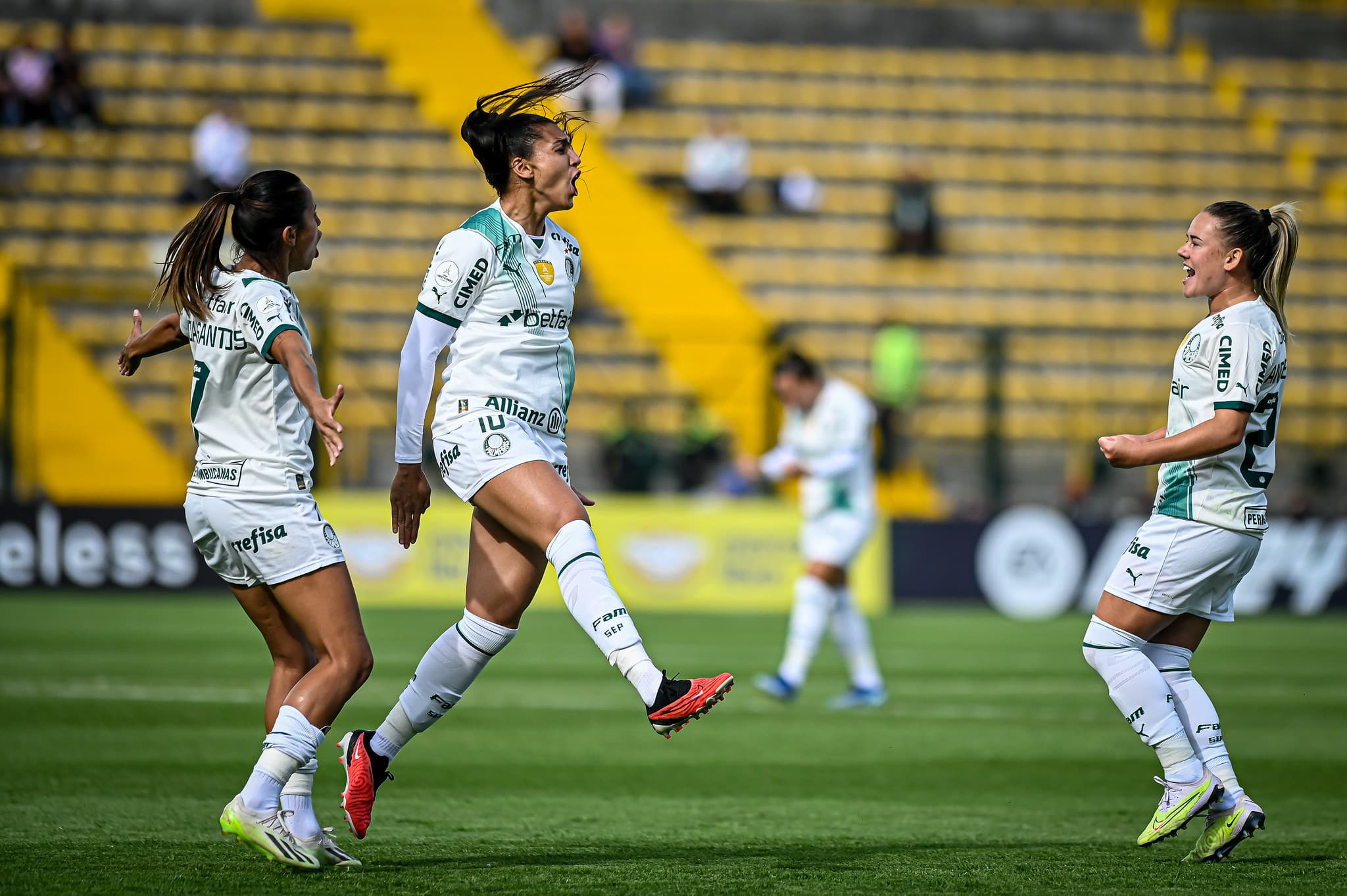 Libertadores Feminina: Palmeiras derruba Atl&eacute;tico Nacional e arbitragem em jogo de gola&ccedil;os