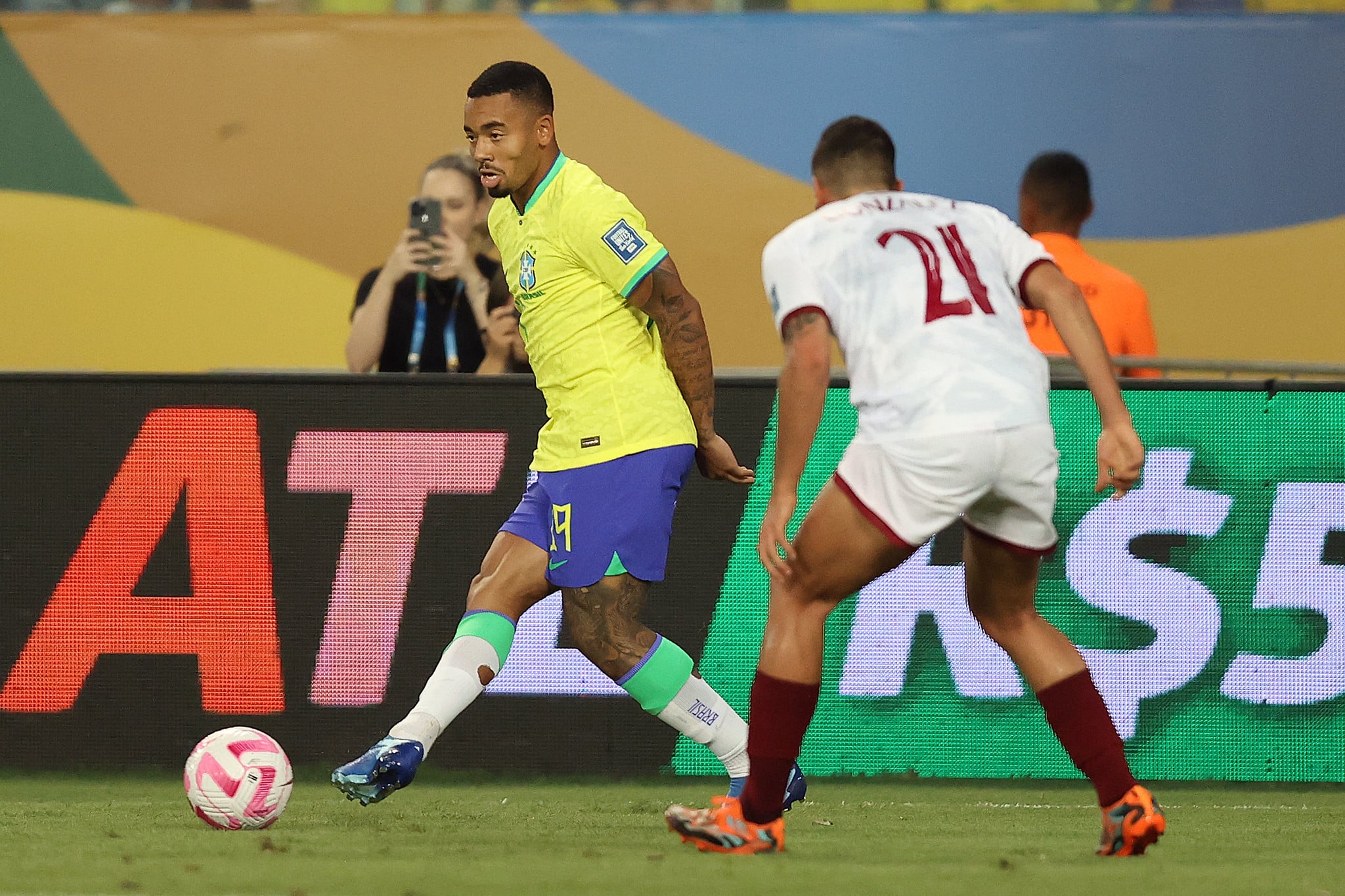 Gabriel Jesus quer ser o 9 que Diniz tanto procura na Sele&ccedil;&atilde;o e acirra disputa com Richarlison
