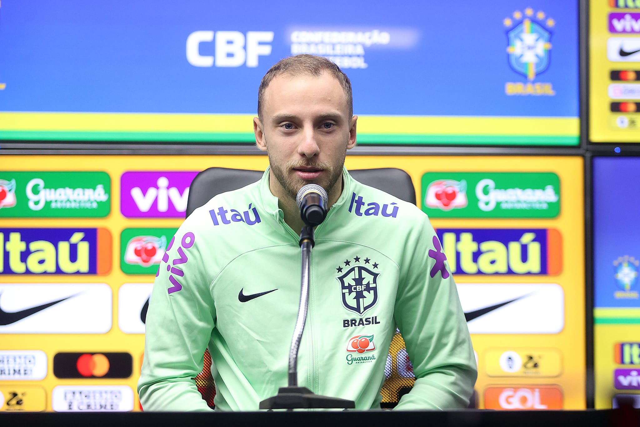 Carlos Augusto comprova a f&aacute;bula do Patinho Feio que chegou&nbsp;&agrave;&nbsp;Sele&ccedil;&atilde;o e agora ser&aacute; titular