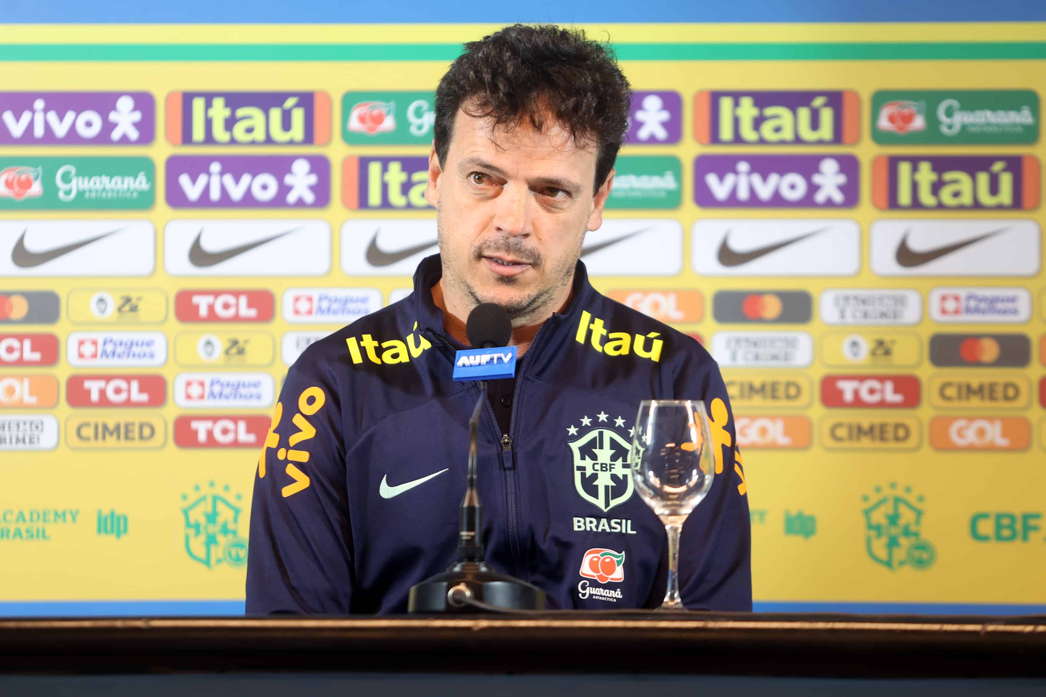 Diniz assume para si a responsabilidade de um Brasil inofensivo na derrota para o Uruguai