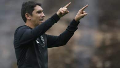 Menos trocas, mais repeti&ccedil;&atilde;o: como L&uacute;cio Fl&aacute;vio deve comandar o Botafogo at&eacute; o fim do Brasileiro