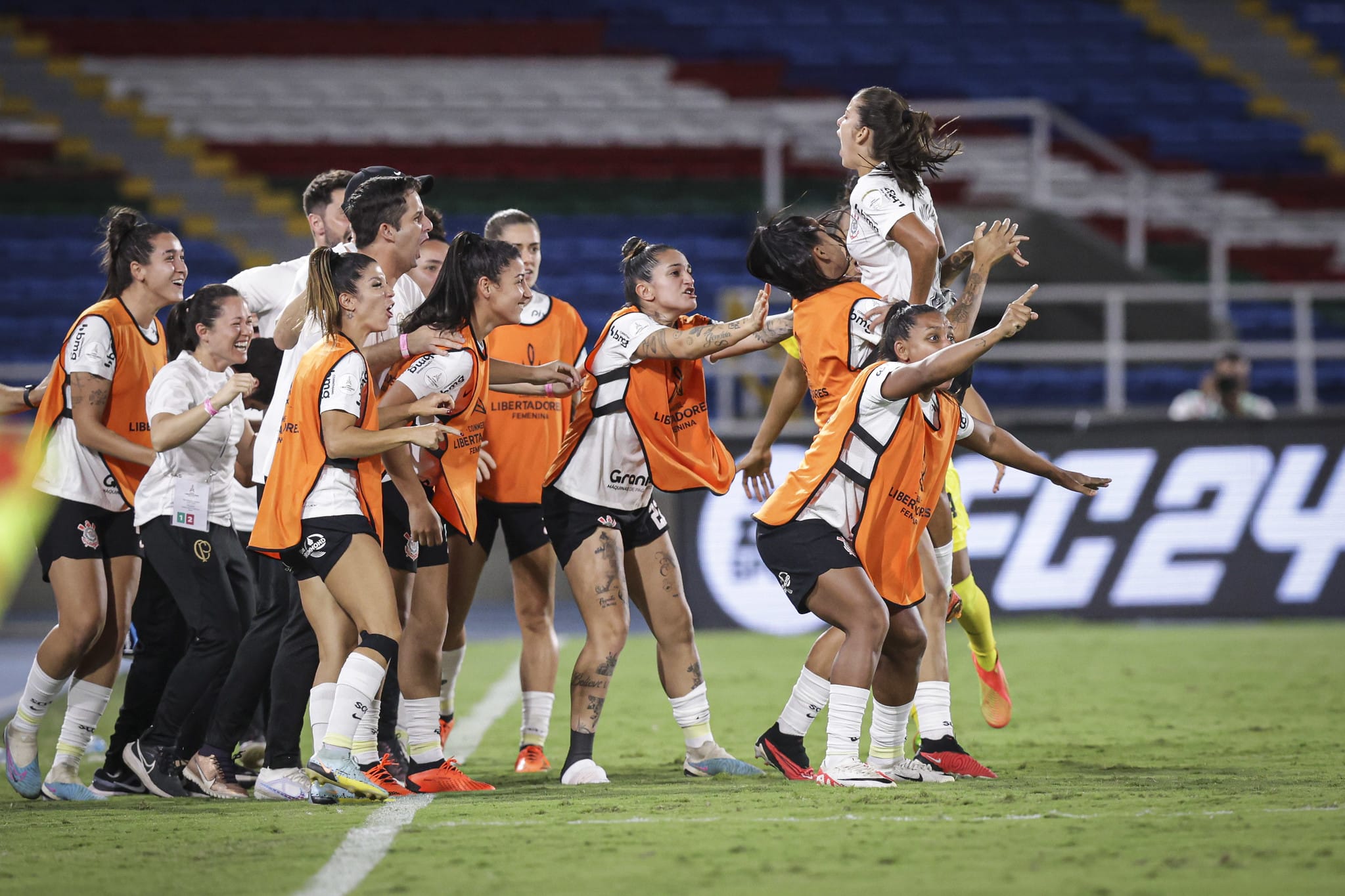 &Eacute; tetra! Lel&ecirc; brilha, Corinthians bate Palmeiras e leva Libertadores Feminina em &lsquo;Last Dance&rsquo; de Arthur Elias