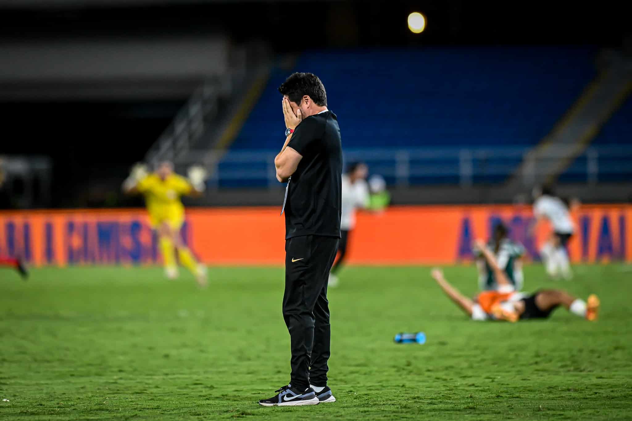 Arthur Elias encerra ciclo no Corinthians com l&aacute;grimas e &lsquo;vira a chave&rsquo; em tempo recorde para assumir a Sele&ccedil;&atilde;o
