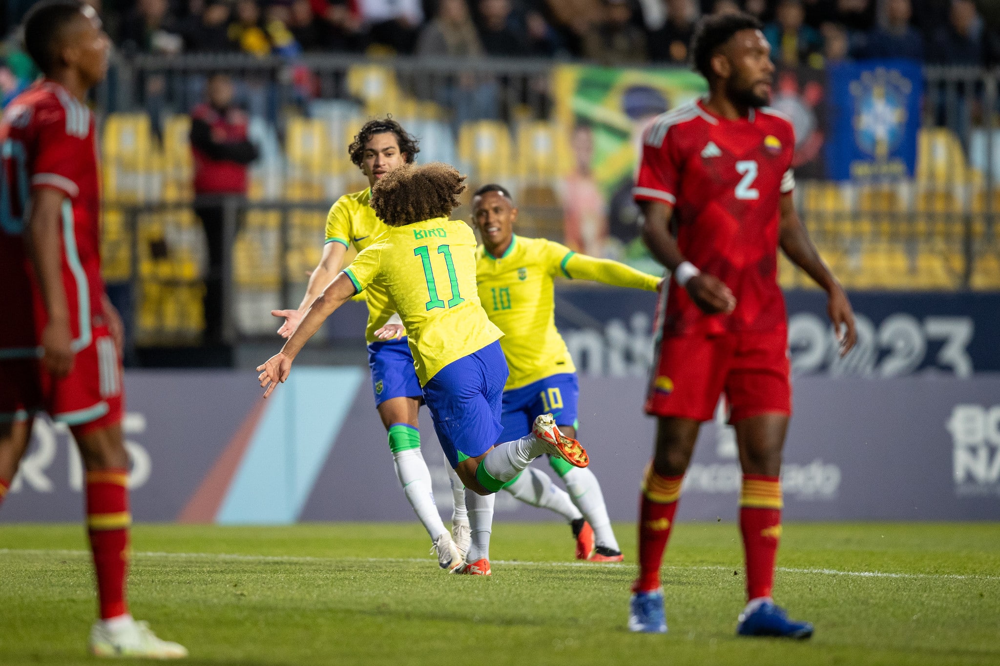 Brasil vence a Col&ocirc;mbia com gol de xod&oacute; de Luxemburgo e garante vaga na semifinal&nbsp;do&nbsp;Pan