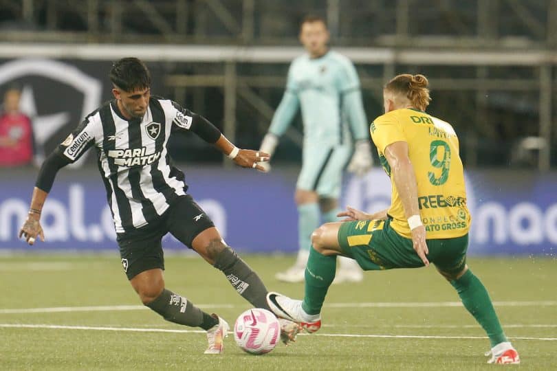 Lucas Perri tem falha incomum, Botafogo perde em casa e pulga atrás da orelha fica inevitável