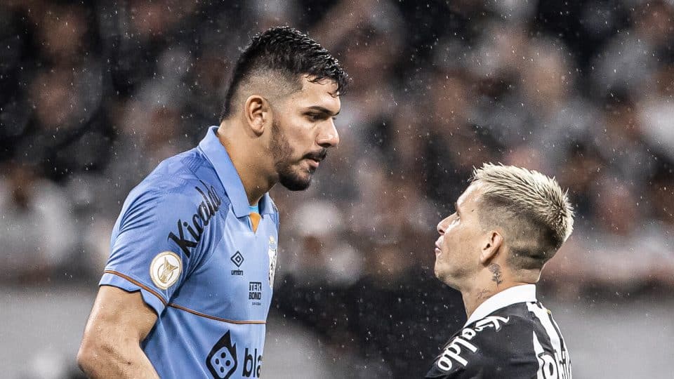 Santos dá sinais de evolução, mas ainda corre mais risco de rebaixamento do que em 2021