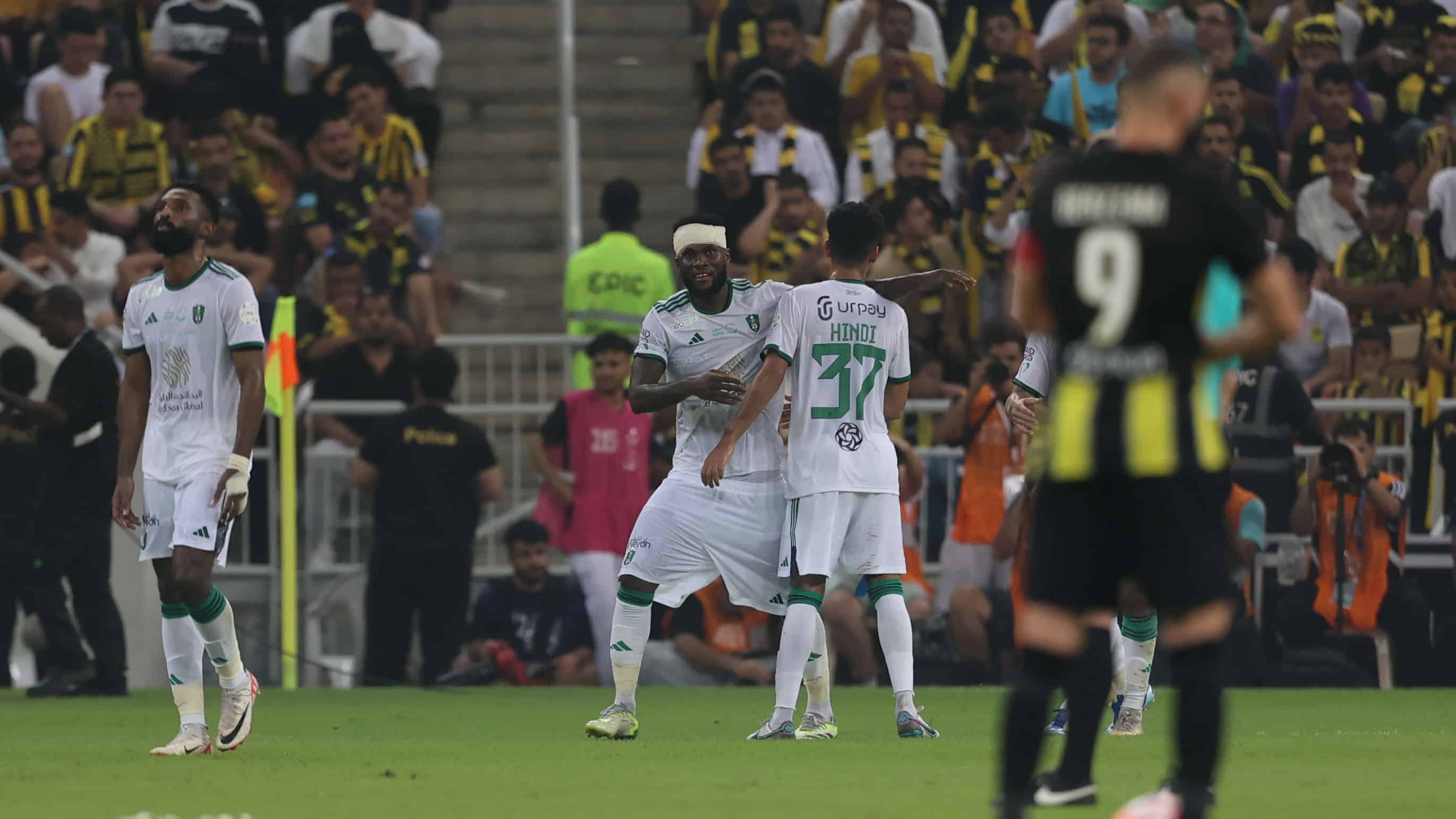 Nem Cristiano Ronaldo, nem Benzema: Al Nassr e Al Ittihad trope&ccedil;am no Saudit&atilde;o