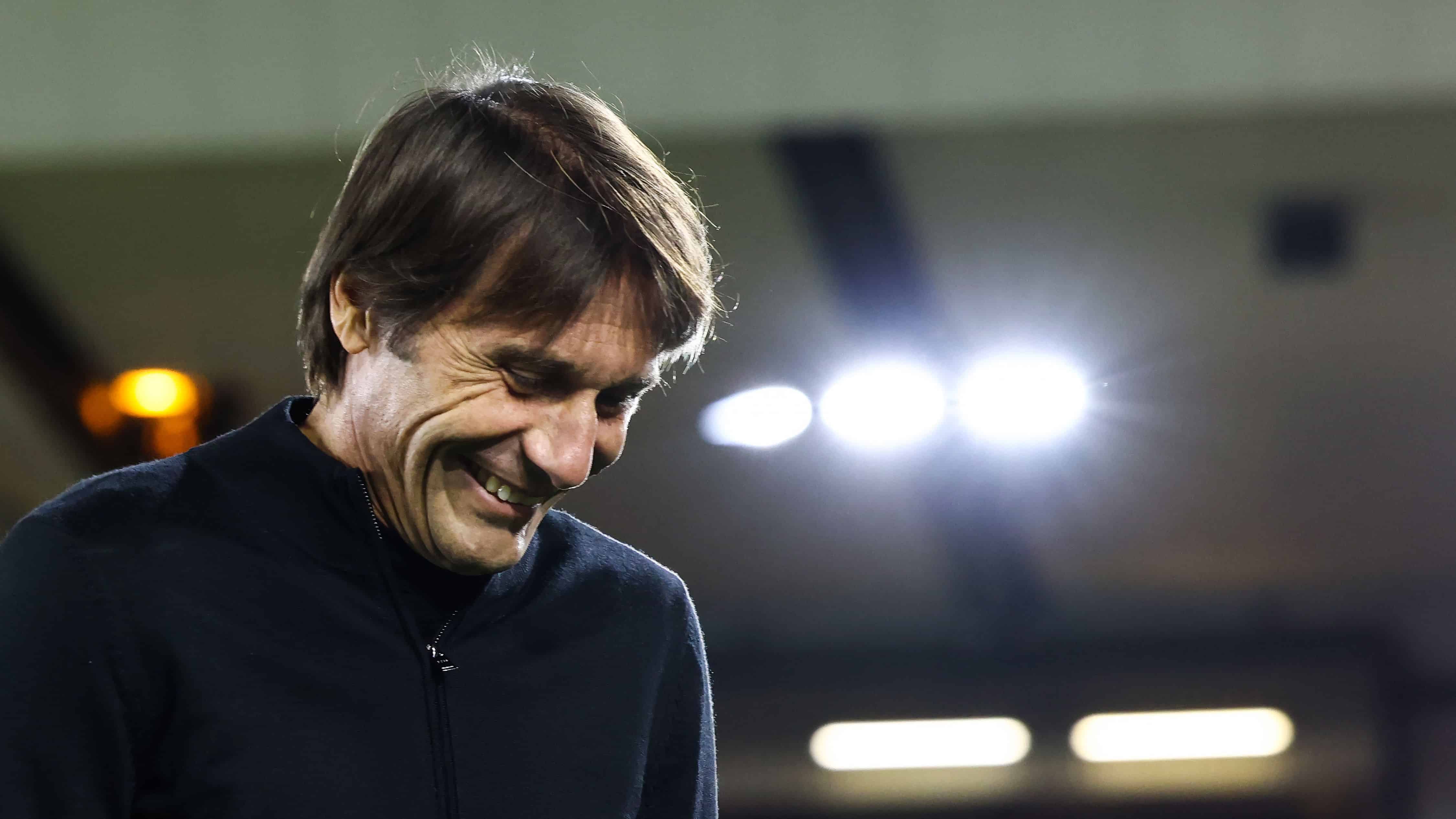 Antonio Conte revela dois clubes que gostaria de treinar na It&aacute;lia um dia