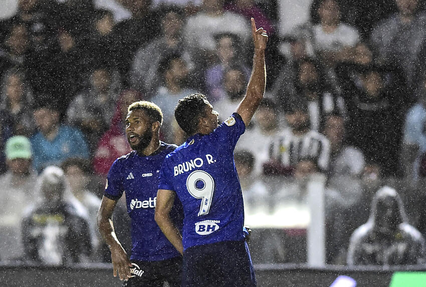 Bruno Rodrigues ajudou o Cruzeiro a bater o Santos na Vila Belmiro