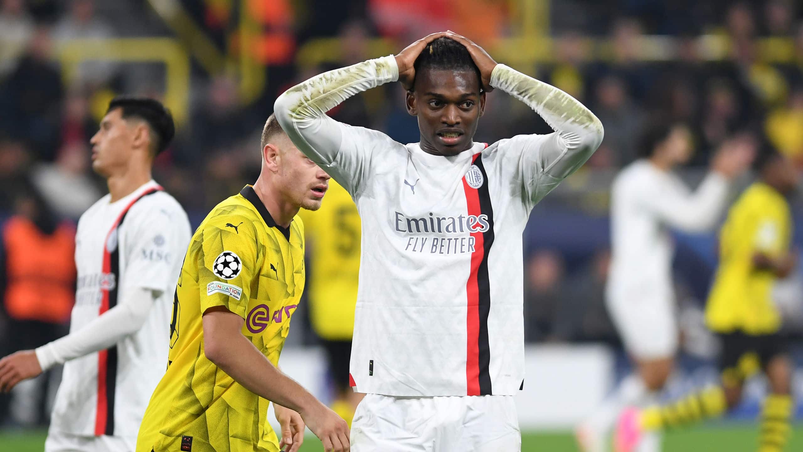 Dortmund e Milan ficam em um empate ruim para os dois no grupo da morte